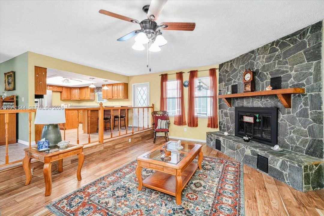 En Venta: $499,000 (4 camas, 2 baños, 0 Pies cuadrados)