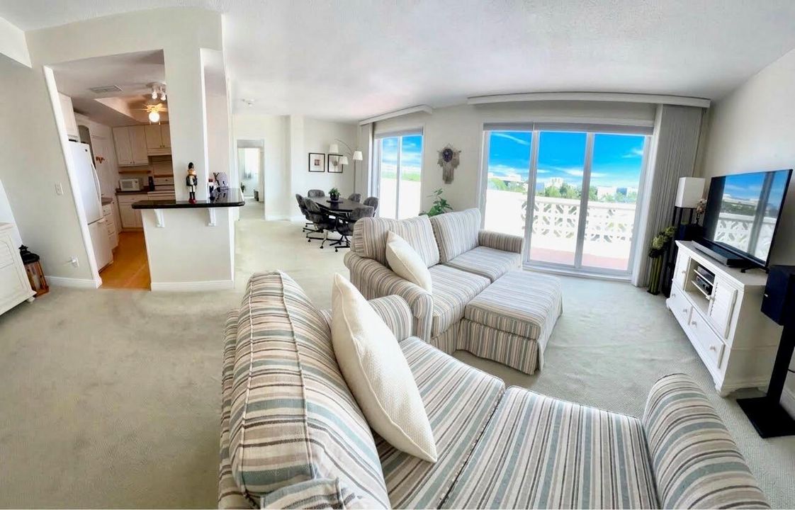 LG. LIVING ROOM