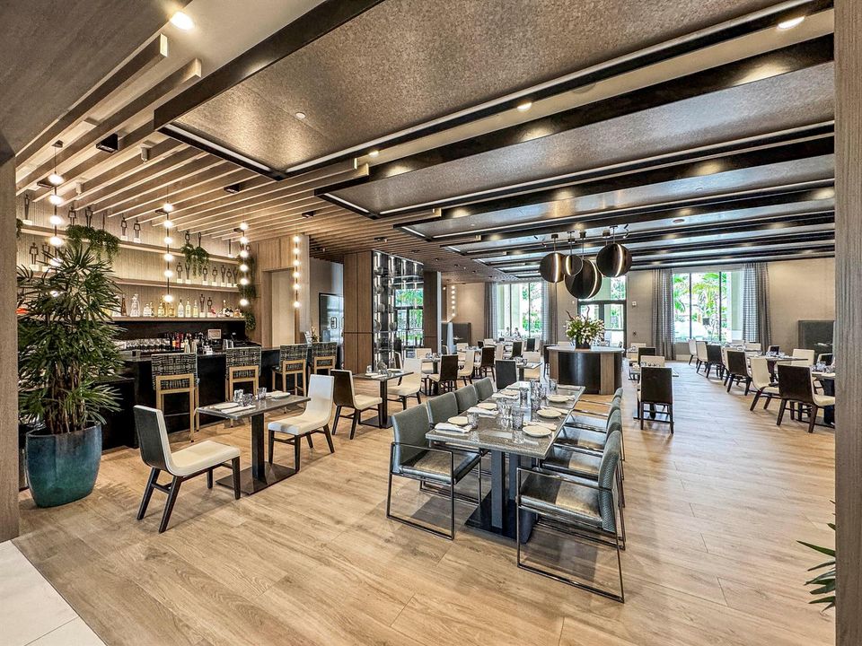 Full Service Restaurant & Bar