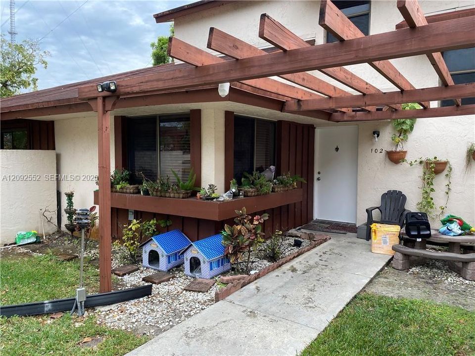 В аренду: $2,300 (2 спален, 2 ванн, 1422 Квадратных фут)