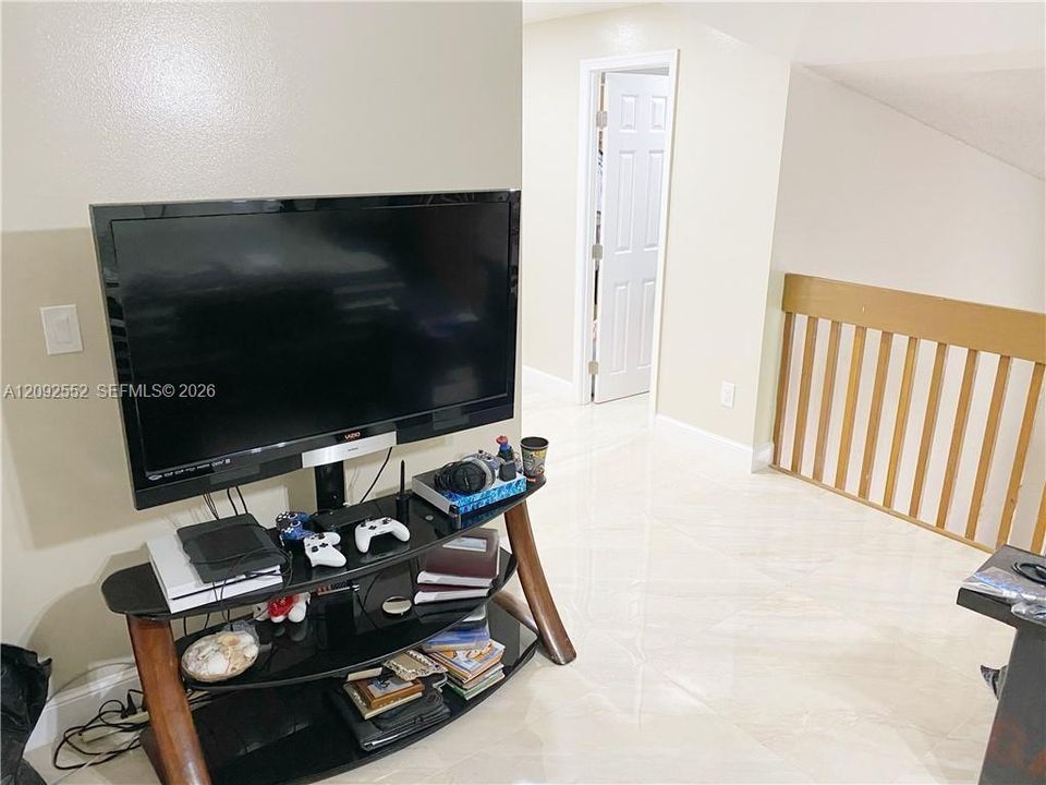 В аренду: $2,300 (2 спален, 2 ванн, 1422 Квадратных фут)