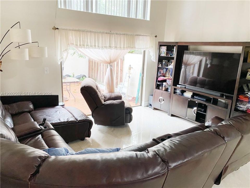 В аренду: $2,300 (2 спален, 2 ванн, 1422 Квадратных фут)