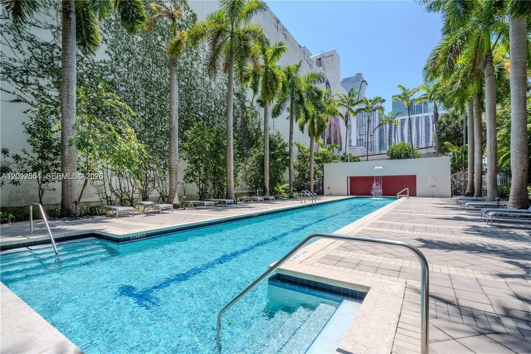 For Rent: $2,400 (1 beds, 1 baths, 662 Square Feet)