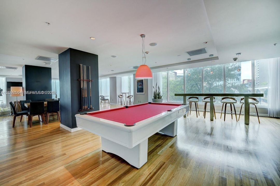 For Rent: $2,400 (1 beds, 1 baths, 662 Square Feet)