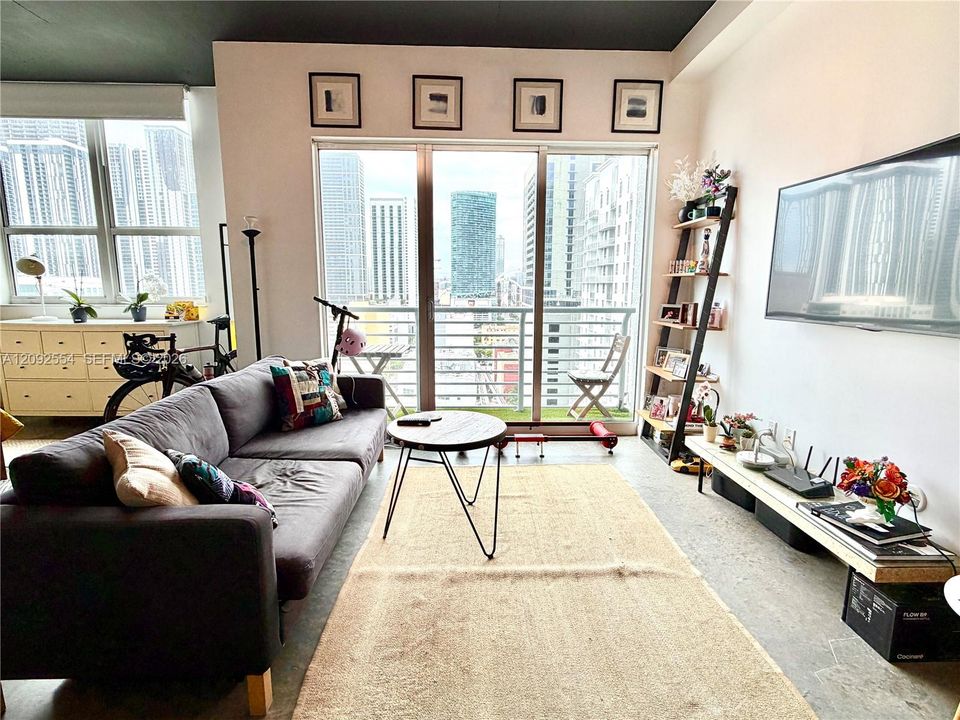 For Rent: $2,400 (1 beds, 1 baths, 662 Square Feet)