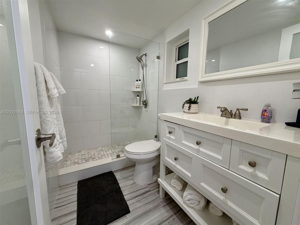 For Sale: $330,000 (0 beds, 1 baths, 375 Square Feet)