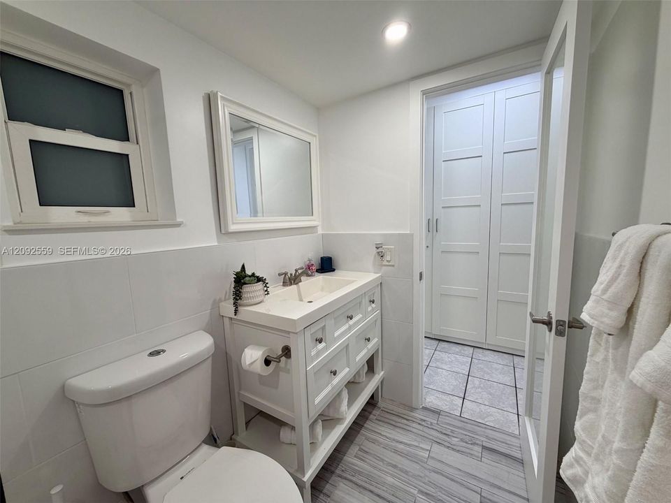 For Sale: $330,000 (0 beds, 1 baths, 375 Square Feet)