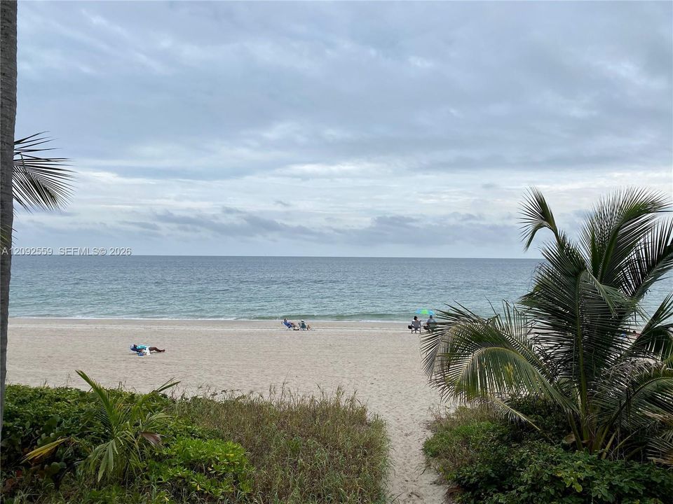 For Sale: $330,000 (0 beds, 1 baths, 375 Square Feet)