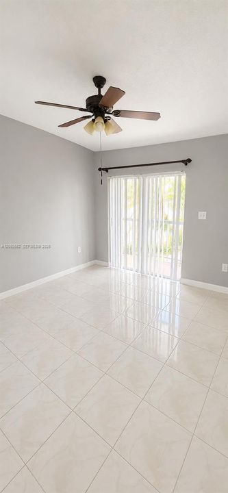 En Renta: $2,250 (3 camas, 2 baños, 1550 Pies cuadrados)