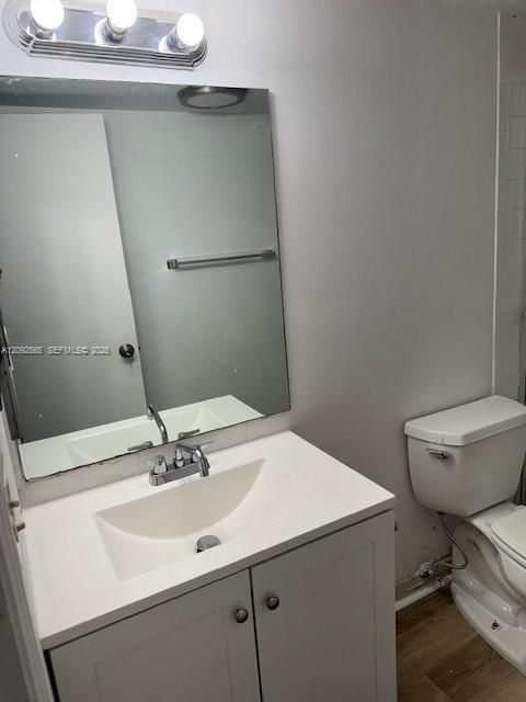 На продажу: $195,000 (2 спален, 2 ванн, 965 Квадратных фут)
