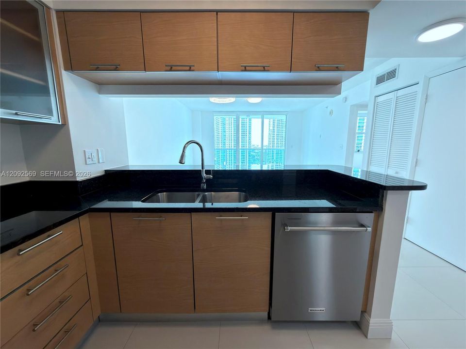 En Venta: $414,000 (1 camas, 1 baños, 757 Pies cuadrados)