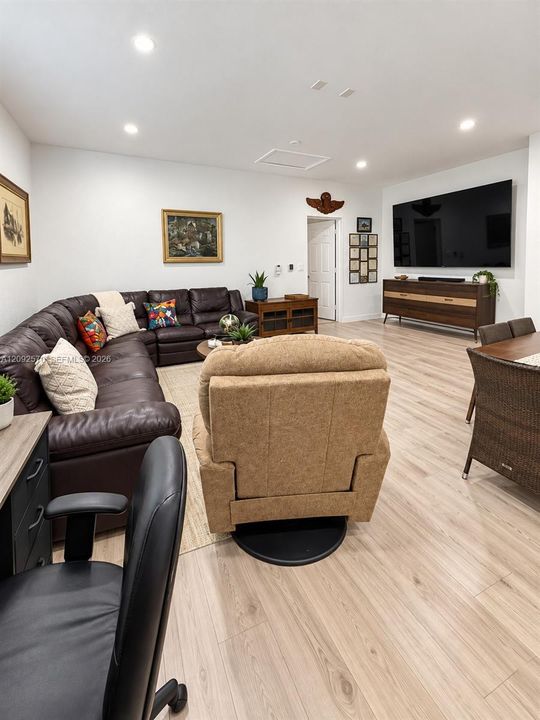 В аренду: $4,500 (3 спален, 2 ванн, 1678 Квадратных фут)