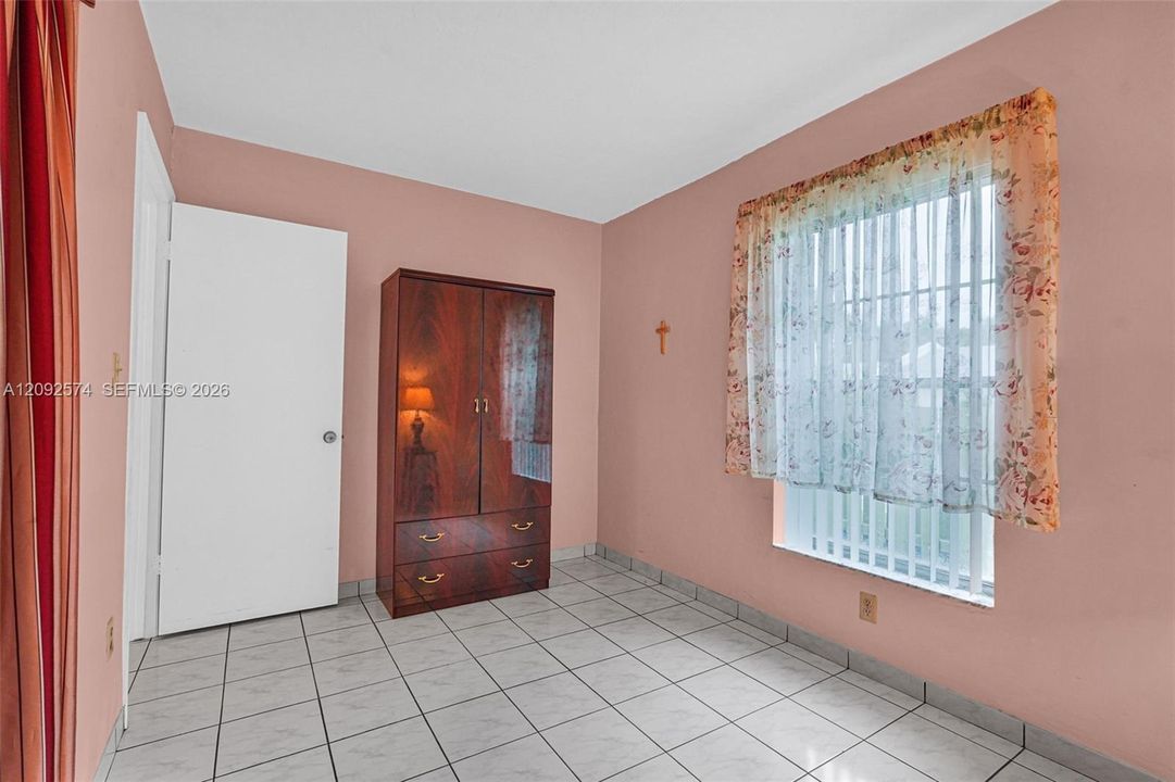 For Sale: $430,000 (3 beds, 1 baths, 1015 Square Feet)
