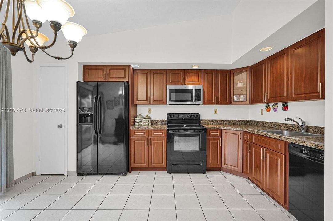 For Sale: $430,000 (3 beds, 1 baths, 1015 Square Feet)
