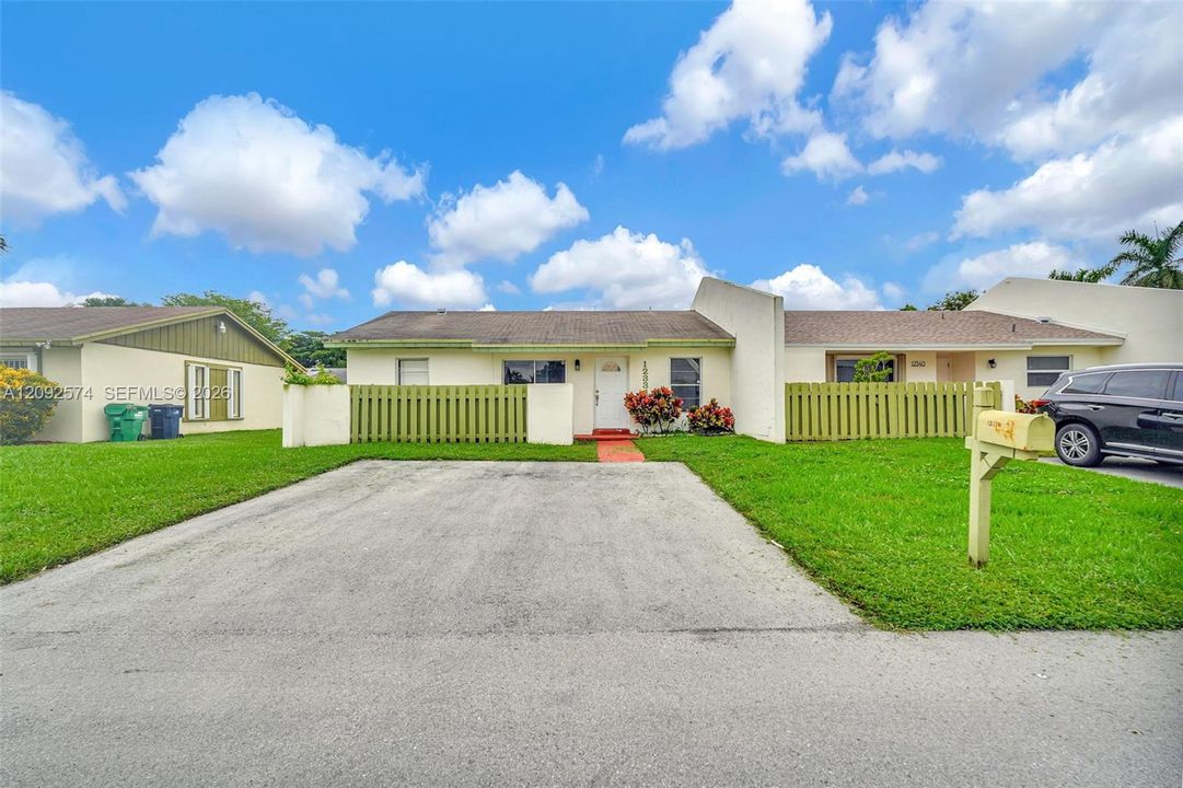 For Sale: $430,000 (3 beds, 1 baths, 1015 Square Feet)
