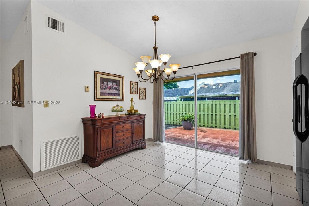 For Sale: $430,000 (3 beds, 1 baths, 1015 Square Feet)