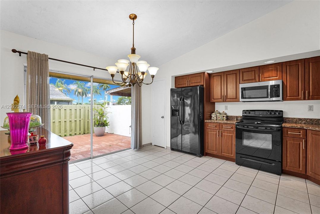 For Sale: $430,000 (3 beds, 1 baths, 1015 Square Feet)