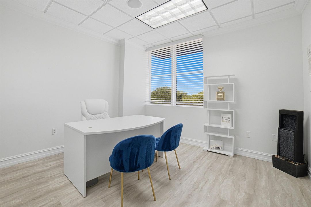 23-Office3-Main Desk