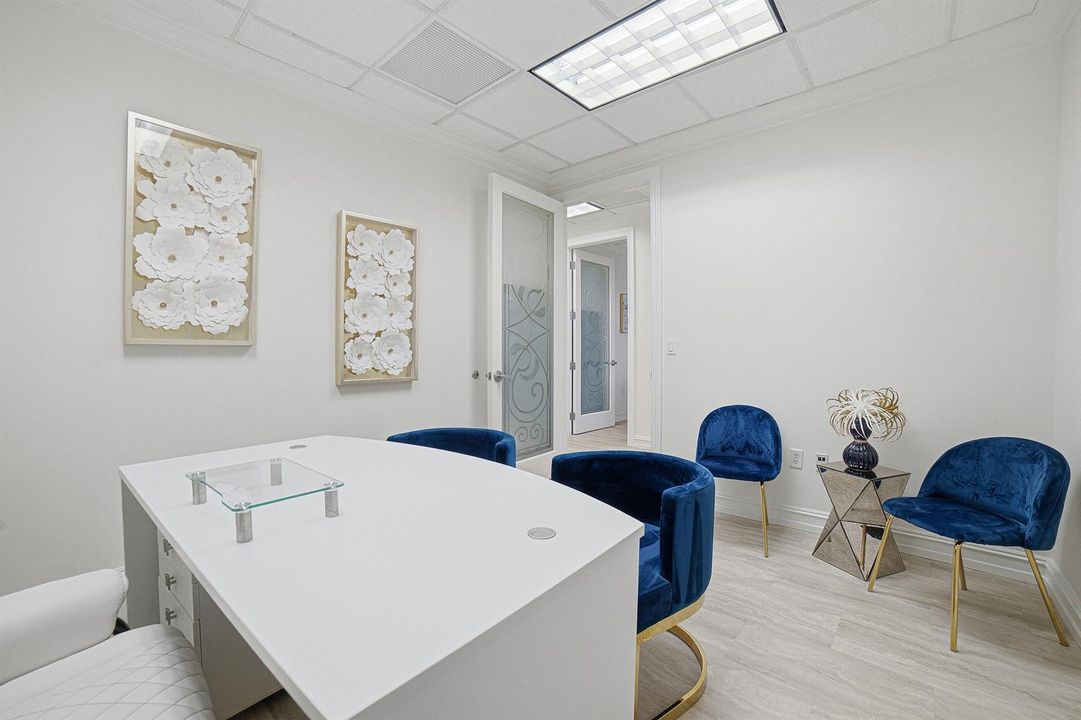 25-Office4-B