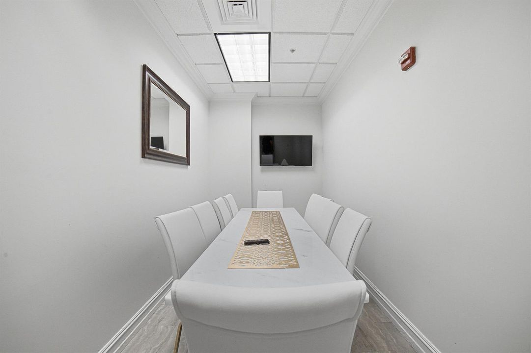 13-Meeting Room