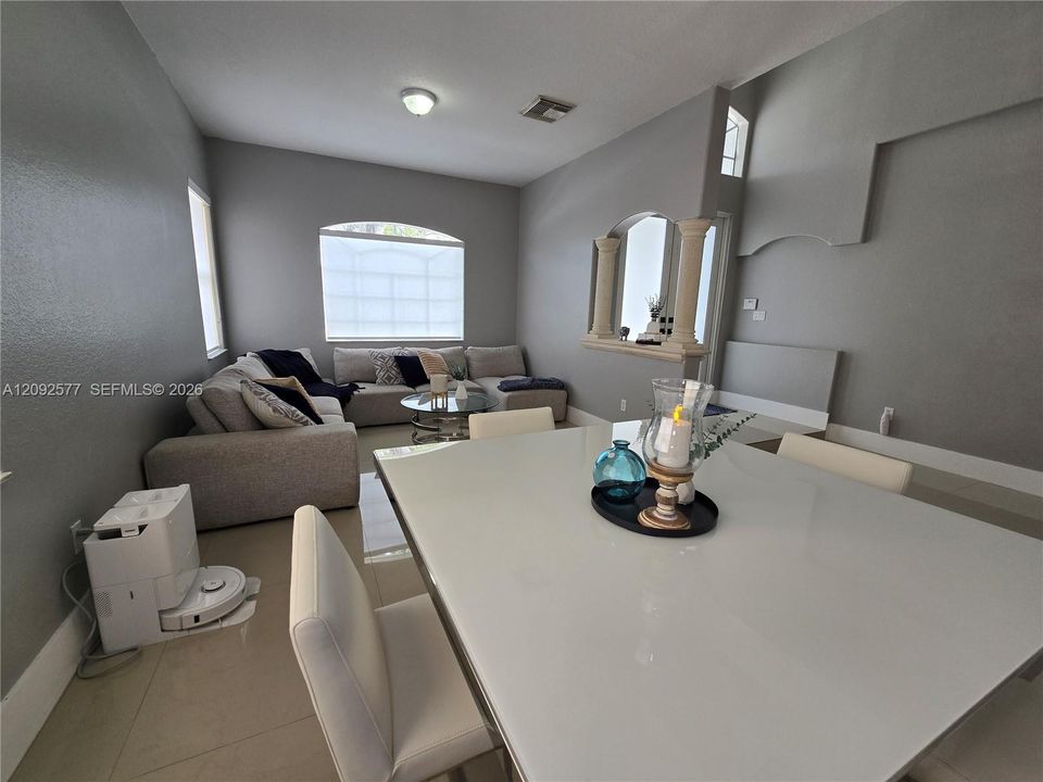 En Venta: $750,000 (3 camas, 2 baños, 2120 Pies cuadrados)