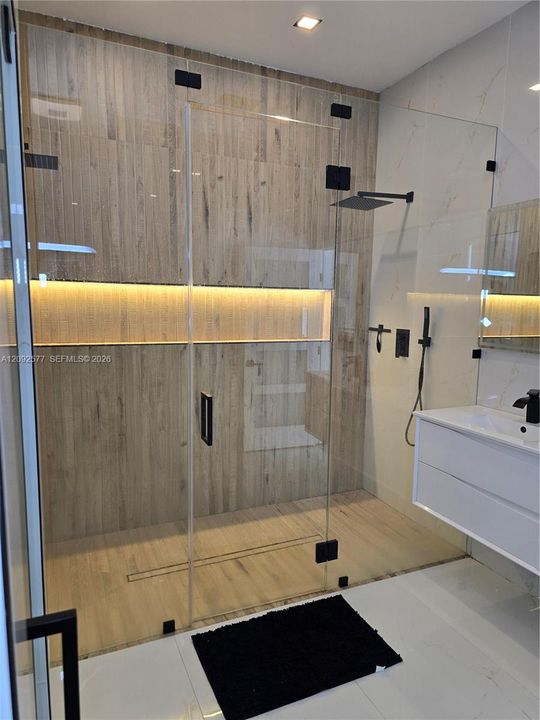 En Venta: $750,000 (3 camas, 2 baños, 2120 Pies cuadrados)