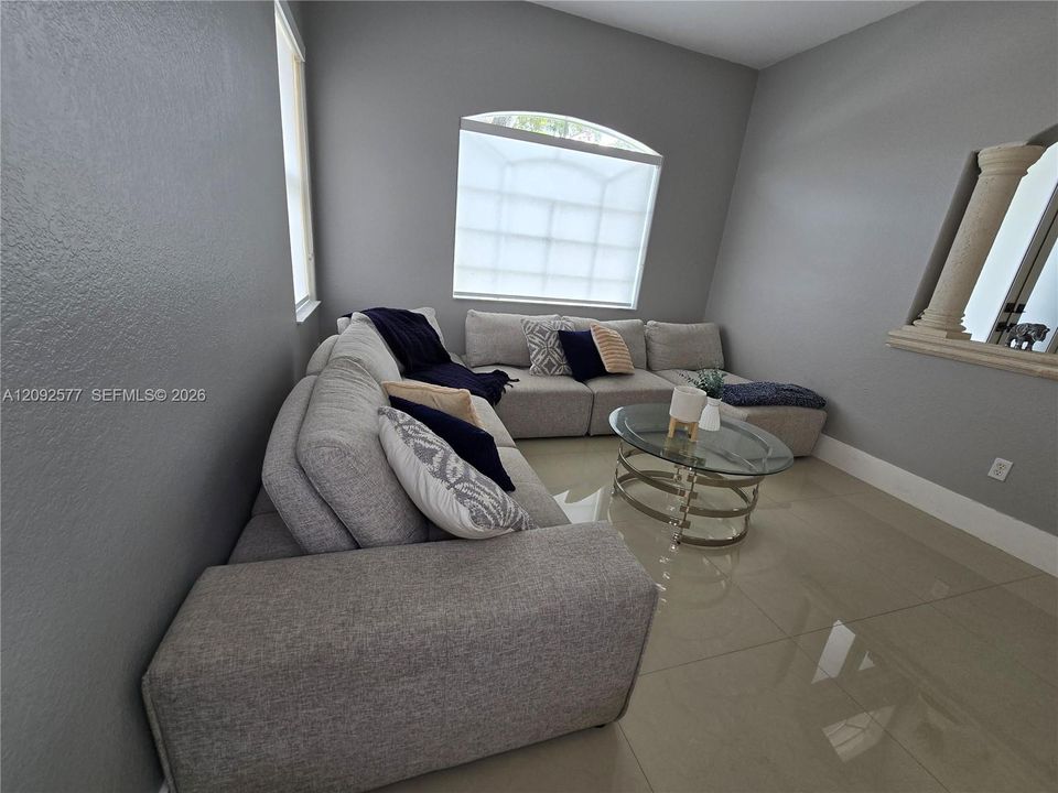 En Venta: $750,000 (3 camas, 2 baños, 2120 Pies cuadrados)