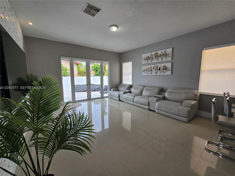 En Venta: $750,000 (3 camas, 2 baños, 2120 Pies cuadrados)