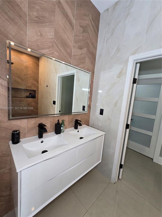 En Venta: $750,000 (3 camas, 2 baños, 2120 Pies cuadrados)