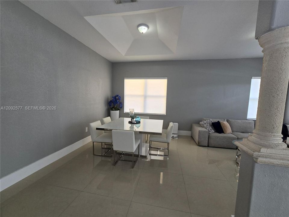 En Venta: $750,000 (3 camas, 2 baños, 2120 Pies cuadrados)