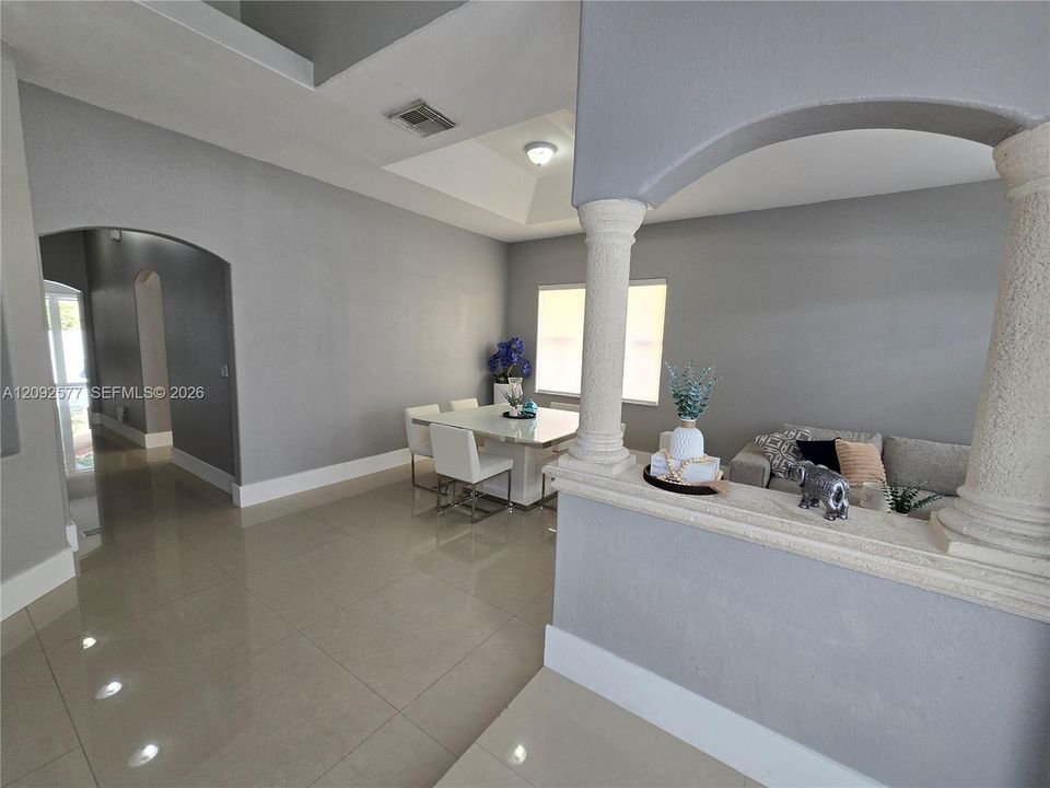 En Venta: $750,000 (3 camas, 2 baños, 2120 Pies cuadrados)