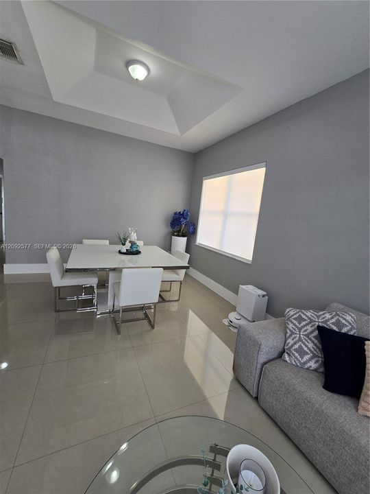 En Venta: $750,000 (3 camas, 2 baños, 2120 Pies cuadrados)