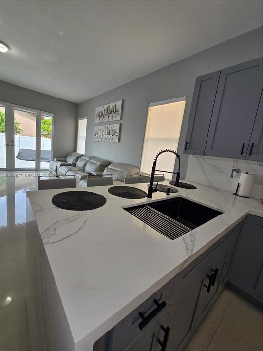 En Venta: $750,000 (3 camas, 2 baños, 2120 Pies cuadrados)
