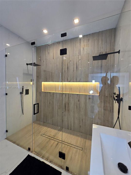 En Venta: $750,000 (3 camas, 2 baños, 2120 Pies cuadrados)