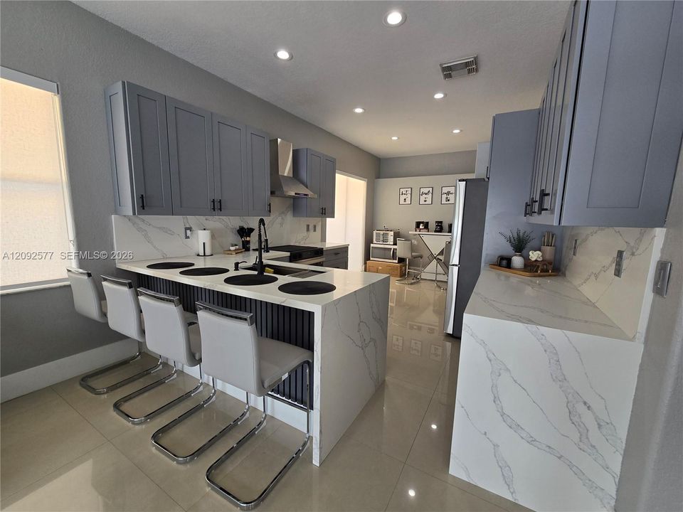 En Venta: $750,000 (3 camas, 2 baños, 2120 Pies cuadrados)