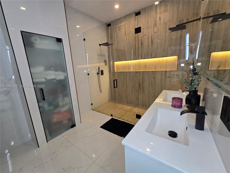 En Venta: $750,000 (3 camas, 2 baños, 2120 Pies cuadrados)