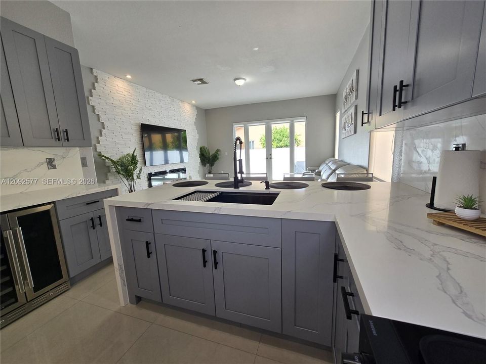 En Venta: $750,000 (3 camas, 2 baños, 2120 Pies cuadrados)