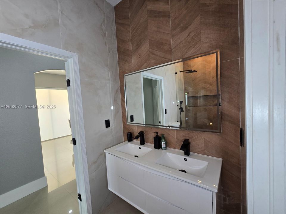 En Venta: $750,000 (3 camas, 2 baños, 2120 Pies cuadrados)