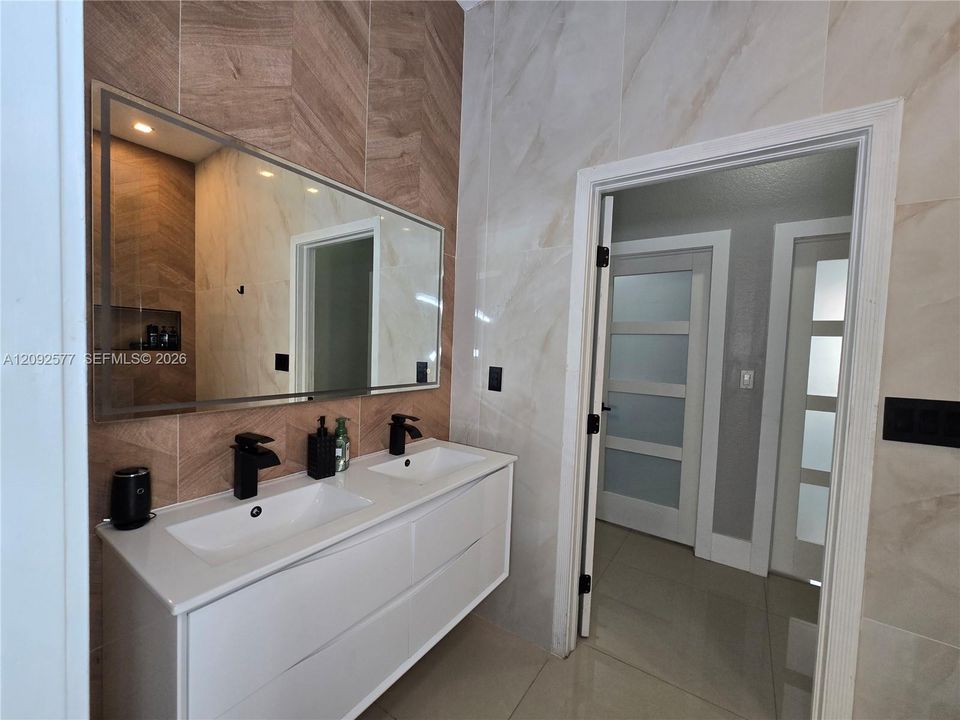 En Venta: $750,000 (3 camas, 2 baños, 2120 Pies cuadrados)