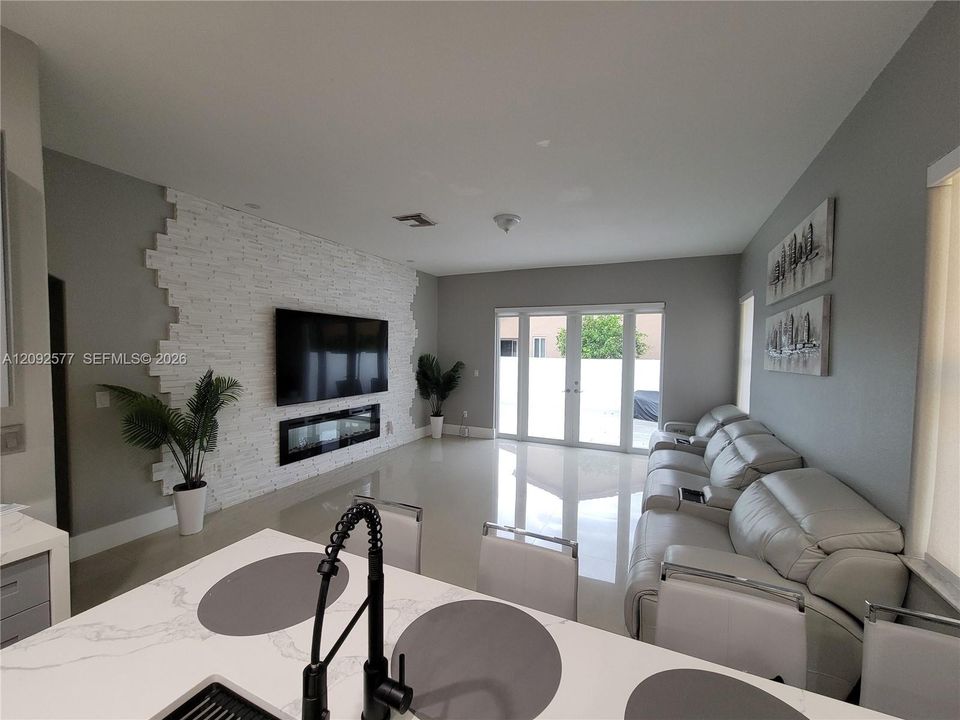 En Venta: $750,000 (3 camas, 2 baños, 2120 Pies cuadrados)