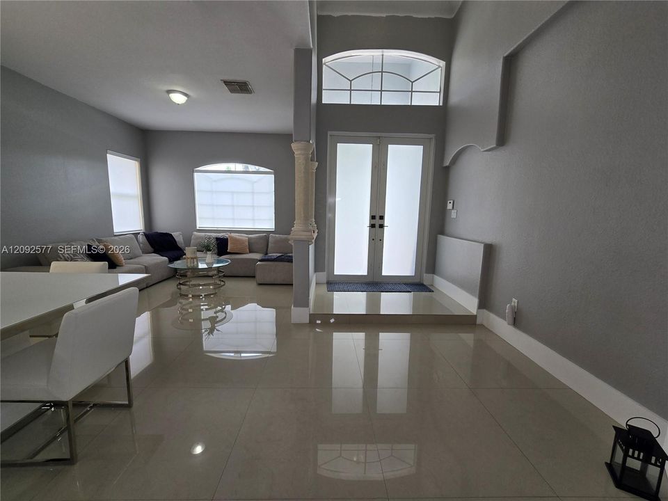 En Venta: $750,000 (3 camas, 2 baños, 2120 Pies cuadrados)