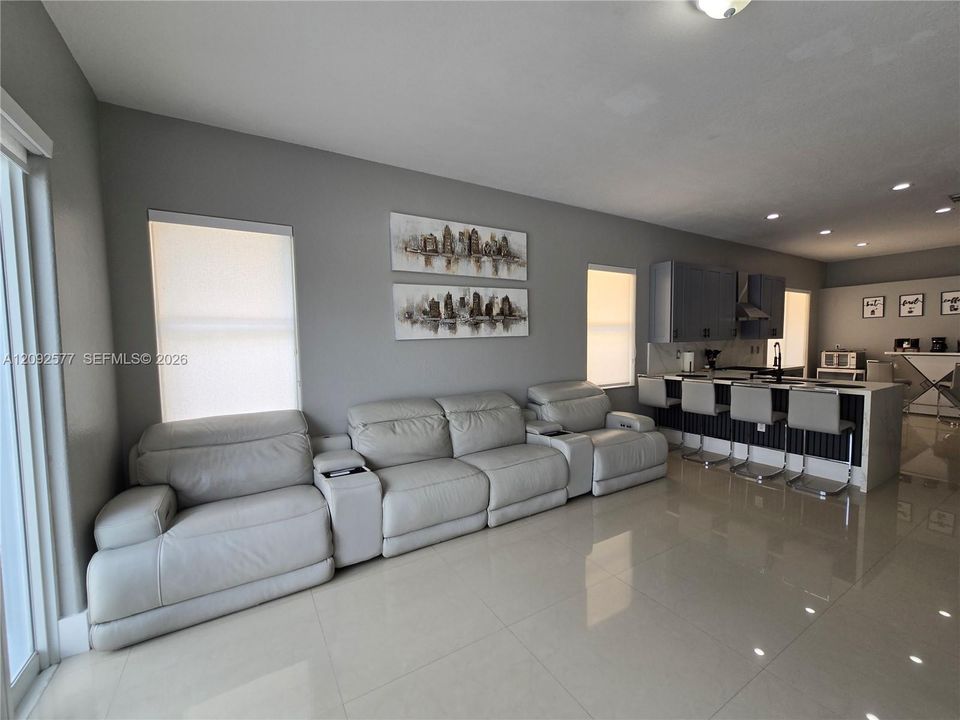 En Venta: $750,000 (3 camas, 2 baños, 2120 Pies cuadrados)