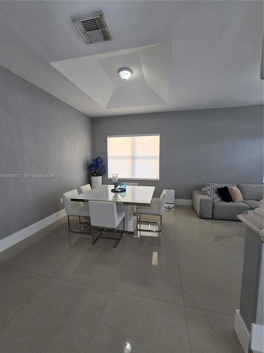 En Venta: $750,000 (3 camas, 2 baños, 2120 Pies cuadrados)