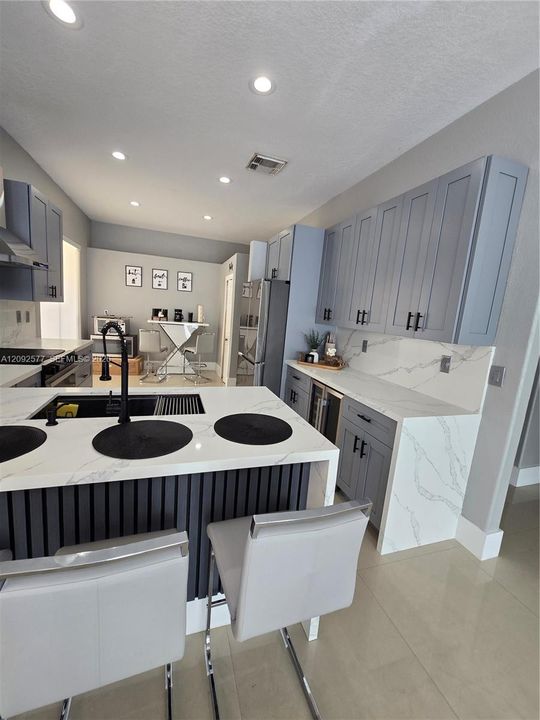 En Venta: $750,000 (3 camas, 2 baños, 2120 Pies cuadrados)