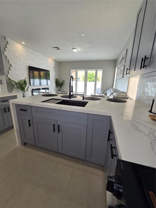 En Venta: $750,000 (3 camas, 2 baños, 2120 Pies cuadrados)
