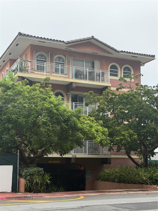 For Rent: $5,300 (3 beds, 3 baths, 1620 Square Feet)