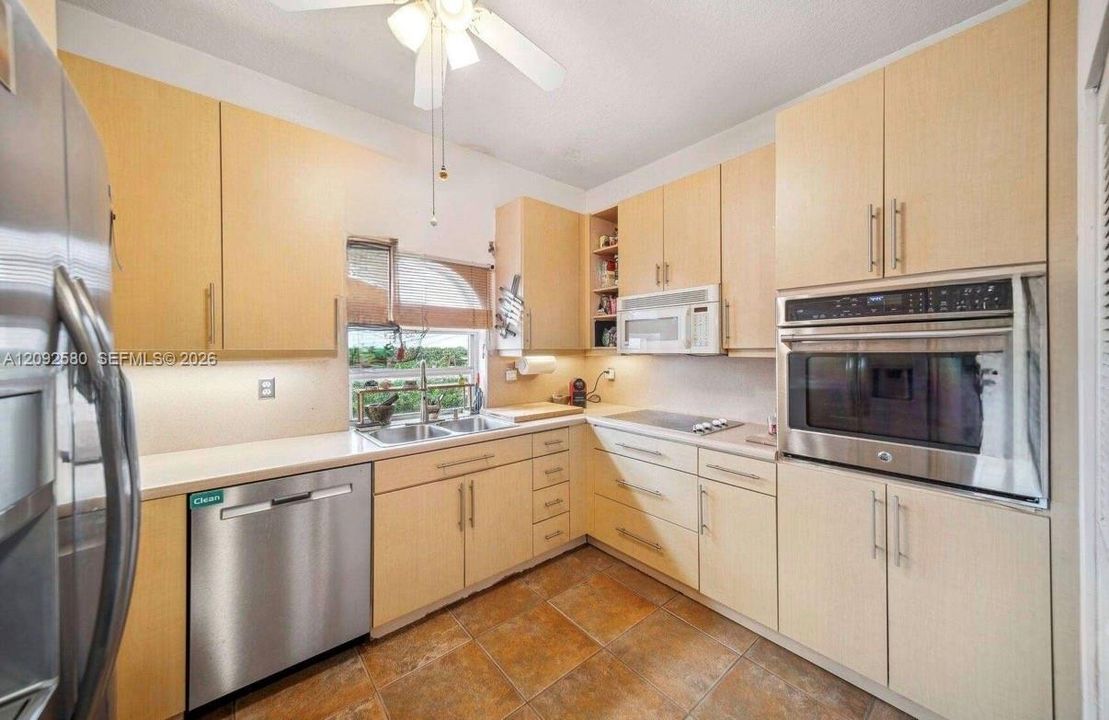 For Rent: $5,300 (3 beds, 3 baths, 1620 Square Feet)