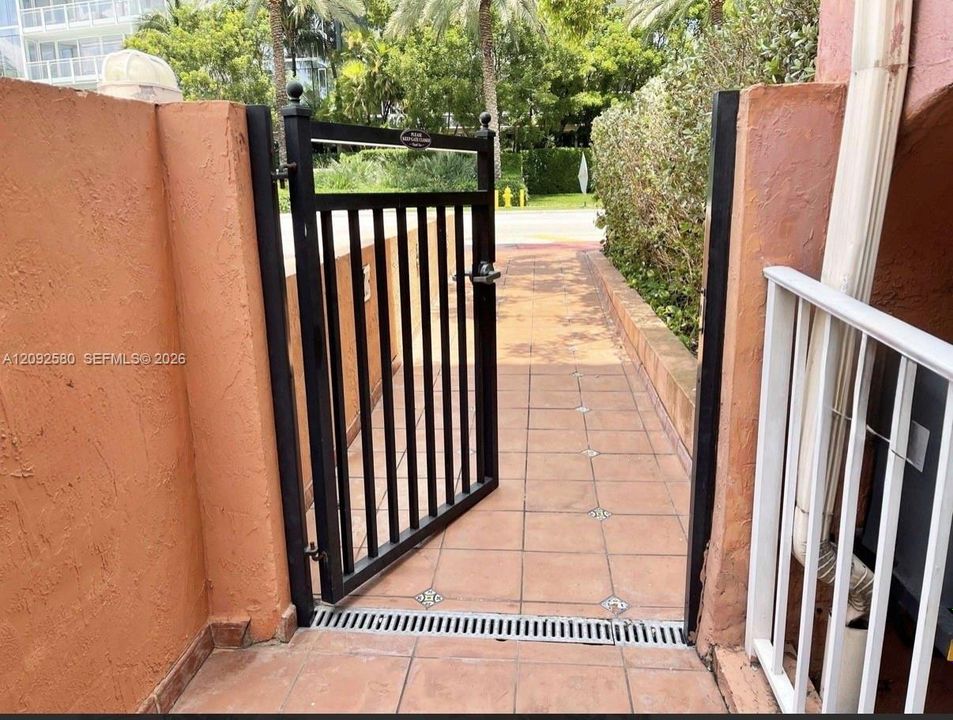 For Rent: $5,300 (3 beds, 3 baths, 1620 Square Feet)