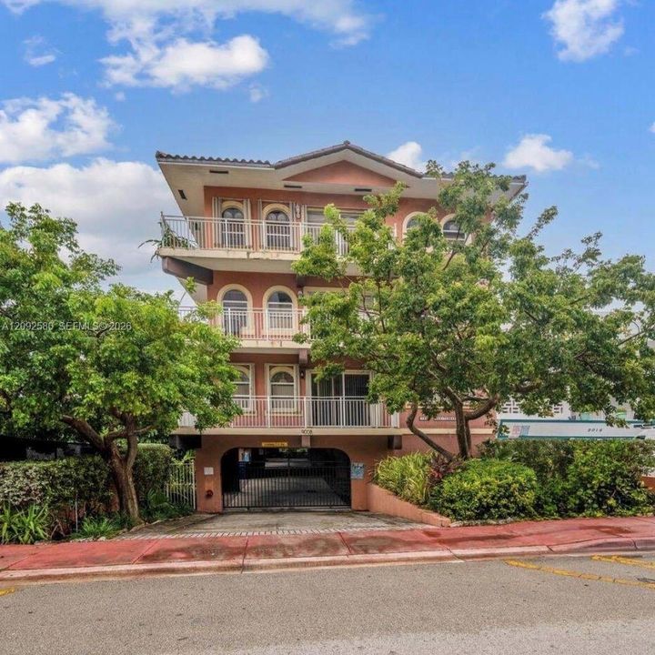 For Rent: $5,300 (3 beds, 3 baths, 1620 Square Feet)