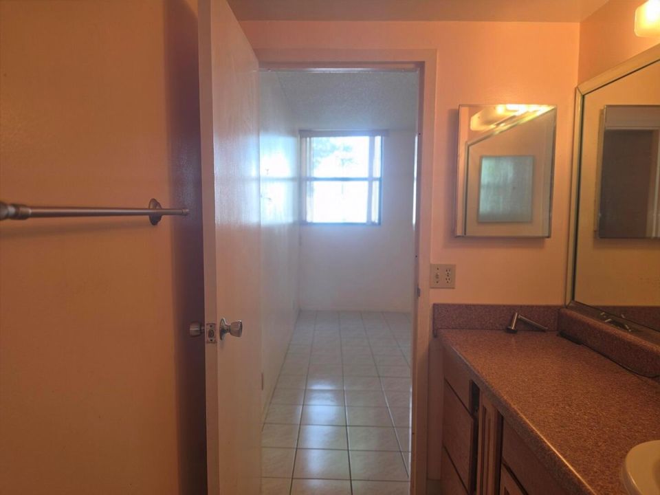MASTERBATHROOM EXIT VIEW GREENGLADES